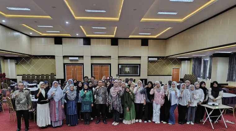 Workshop Percepatan Lulusan yang diselenggarakan oleh Departemen Bahasa dan Sastra Inggris FBS UNP pada Jumat (1/4) bertempat di Auditorium Kampus FBS UNP Air Tawar Padang. Foto ET.