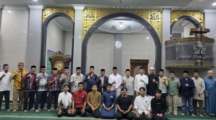 Kegiatan Subuh Mubarak yang dilaksanakan pada Jumat (1/5) bertempat di Masjid Raya Al-Azhar Kampus UNP Air Tawar Padang. Foto ET.