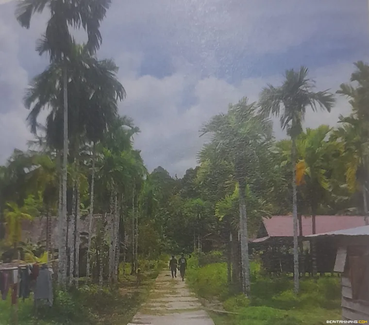 Suasana desa di Mentawai.