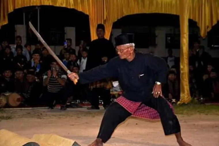Ilustrasi Mengenal Urak Balabek, Tradisi Pengangkatan Guru Silek di Pauh Padang