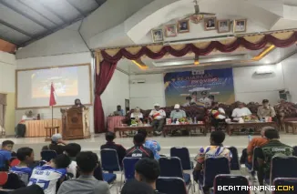 Mewakili Walikota, staf ahli bidang Pemerintahan, hukum dan politik Emil Achir, hadiri pembukaan Kejurprov. Tenis meja Sumbar di SMA 1 Bukittinggi,Kamis, (14/05) Foto : Dok Yus