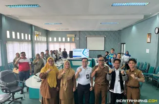 Pemerintah Kabupaten Pasaman Barat menggandeng 17 perusahaan kelapa sawit untuk mempercepat pencapaian Universal Health Coverage (UHC) melalui skema donasi iuran Jaminan Kesehatan Nasional (JKN) bagi masyarakat kurang mampu (13/5).. Foto : d