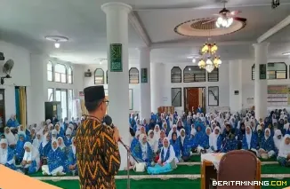 Kabag Kesra Wakili Pemko Bukittinggi menghadiri pertemuan BKMT di masjid Muslimin Pintu Kabun, Minggu, (26/04)
