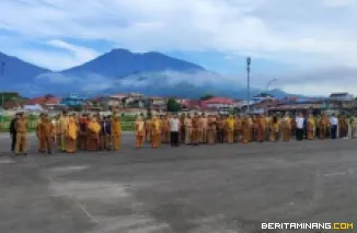 Apel gabungan yang digelar di Lapangan Bancalaweh, Selasa (5/5/2026), melibatkan Badan Kepegawaian dan Pengembangan Sumber Daya Manusia (BKPSDM) bersama Satpol PP Damkar. Foto: Komnfo Padang Panjang