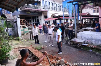 Wali Kota Payakumbuh Zulmaeta saat meninjau Pasar Ibuh, Jumat (08/05/2026). Foto : Dok MC Kota Payakumbuh