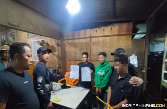 Setelah sempat melarikan diri ke Kabupaten Rokan Hulu, Provinsi Riau, dua pelaku penganiayaan disertai penusukan akhirnya berhasil diringkus oleh Satuan Reserse Kriminal (Satreskrim) Polres Pasaman Barat. (13/5). Foto : H