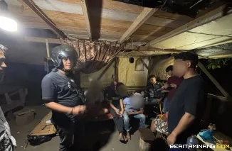 Tim Opsnal Satuan Reserse Narkoba Polres Pasaman Barat, meringkus empat orang lelaki masing-masing berinisial SY (54), DH (48), AF (27), dan HD (34), yang diduga melakukan tindak pidana penyalahgunaan narkotika golongan I jenis sabu-sabu. (30/5). Foto : H