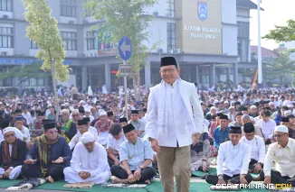 Ribuan Jamaah Padati Halaman Balai Kota, 1.791 Hewan Kurban Disembelih di Payakumbuh