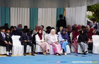 Suasana di halaman SMP Negeri 2 Padang Panjang saat sebanyak 105 siswa kelas IX mengikuti kegiatan perpisahan dan graduation Angkatan ke-68, Rabu (13/5/2026). Foto:  Kominfo Padang Panjang