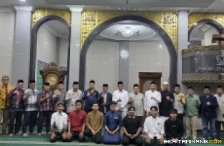 Kegiatan Subuh Mubarak yang dilaksanakan pada Jumat (1/5) bertempat di Masjid Raya Al-Azhar Kampus UNP Air Tawar Padang. Foto ET.