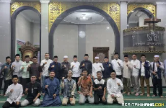 Kegiatan Subuh Mubarak yang dilaksanakan pada Jumat (22/5) bertempat di Masjid Raya Al-Azhar Kampus UNP Air Tawar Padang. Foto ET.