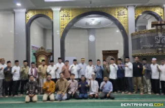 Kegiatan Subuh Mubarak yang dilaksanakan pada Jumat (8/5) bertempat di Masjid Raya Al-Azhar Kampus UNP Air Tawar Padang. Foto ET.