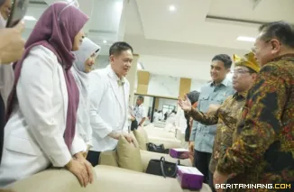 Wakil Menteri Kesehatan (Wamenkes) dr. Benjamin Octavianus, Sp.P(K) saat melakukan kunjungan kerja ke RSUD Padang Panjang, Rabu (13/5/2026). Foto: Kominfo Padang Panjang