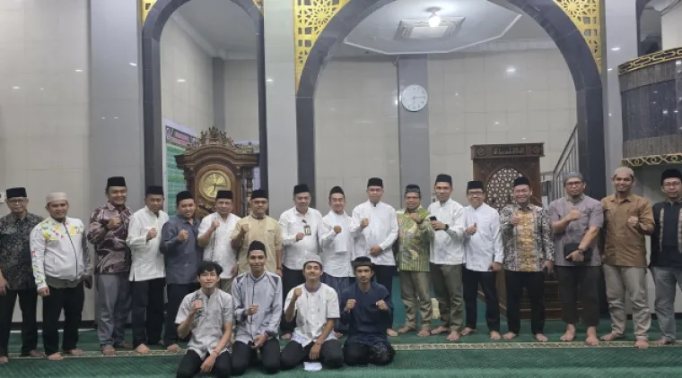 Kegiatan Subuh Mubarak yang dilaksanakan pada Jumat (5/6) bertempat di Masjid Raya Al-Azhar Kampus UNP Air Tawar Padang. Foto ET.