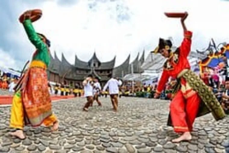 Ilustrasi KEBUDAYAAN MASYARAKAT MINANGKABAU SELAYANG PANDANG