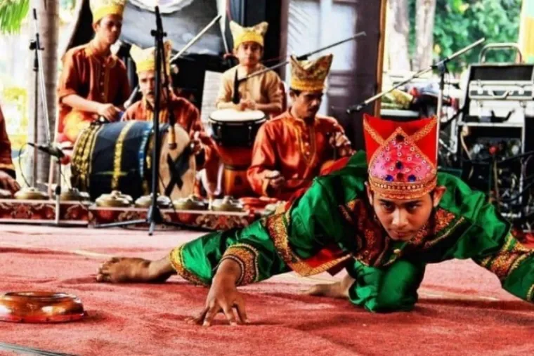 Ilustrasi Ketika Kesenian Menjadi Cermin Kehidupan