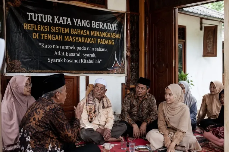 Ilustrasi Tutur Kata Beradat: Refleksi Sistem Bahasa Minangkabau di Tengah Masyarakat Padang