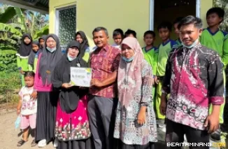 Anggota DPRD Pasaman Barat dari Fraksi PKB, Eko Supriyono, menghadiri kegiatan serah terima bantuan pembangunan 2 unit WC untuk SD Islam Bhakti Bayur Kabung, Jorong Kampung Pisang