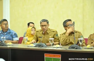 Kepala Dinas Energi dan Sumber Daya Mineral (ESDM) Sumbar, Helmi Herianto ketika rapat di Auditorium Gubernuran, Kamis (4/6/2026) lalu. Foto: Adpim Sumbar