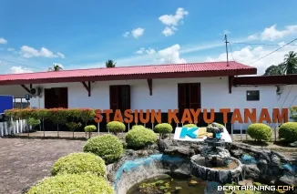 Stasiun Kayutanam, sebuah stasiun kelas II yang menjadi saksi perjalanan panjang sejarah perkeretaapian di Sumatera Barat. Foto: Humas KAI Divre II Sumbar