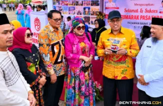 Ketua DPRD Kabupaten Pasaman Barat, Dirwansyah,menghadiri pembukaan kegiatan Sumarak Pasa Ekonomi Kreatif (Ekraf) Pasaman Barat 2026 yang berlangsung di halaman Kantor Bupati Pasaman Barat, Jumat (5/6).
