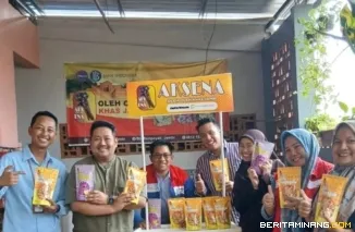 PT Elnusa Petrofin kembali membuktikan komitmennya dalam mendorong pertumbuhan ekonomi lokal melalui program CSR UMKM Academy. Salah satu kisah suksesnya datang dari Kelurahan Mendalo Darat, Kecamatan Jambi Luar Kota, Kabupaten Muaro Jambi. Foto: Ist.