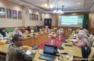 Tim ZI FBS UNP mengikuti kegiatan Pembekalan Menuju WBK yang dilaksanakan pada Jumat (26/6) secara daring.