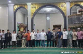 Kegiatan Subuh Mubarak yang dilaksanakan pada Jumat (12/6) bertempat di Masjid Raya Al-Azhar Kampus UNP Air Tawar Padang. Foto ET.