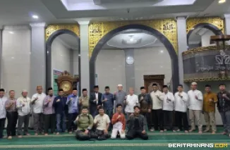 Kegiatan Subuh Mubarak yang dilaksanakan pada Jumat (26/6) bertempat di Masjid Raya Al-Azhar Kampus UNP Air Tawar Padang. Foto ET.