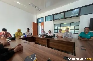 Tim Monitoring Transformasi Budaya Kerja yang dipimpin Asisten Administrasi Umum Setdako Ade Nafrita Anas kunjungi sejumlah Organisasi Perangkat Daerah (OPD). Foto: Kominfo Padang Panjang