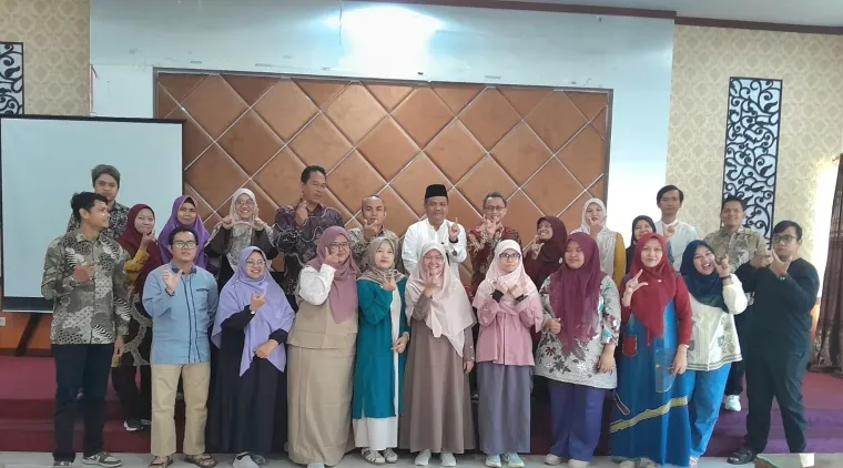 Kegiatan Persiapan Akreditasi Unggul Tiga Program Studi, yaitu Program Studi S1 Sastra Inggris, Program Studi S1 Pendidikan Bahasa Jepang, dan Program Studi S2 Pendidikan Bahasa Inggris di Graha Tamu Lubuk Minturun Padang.