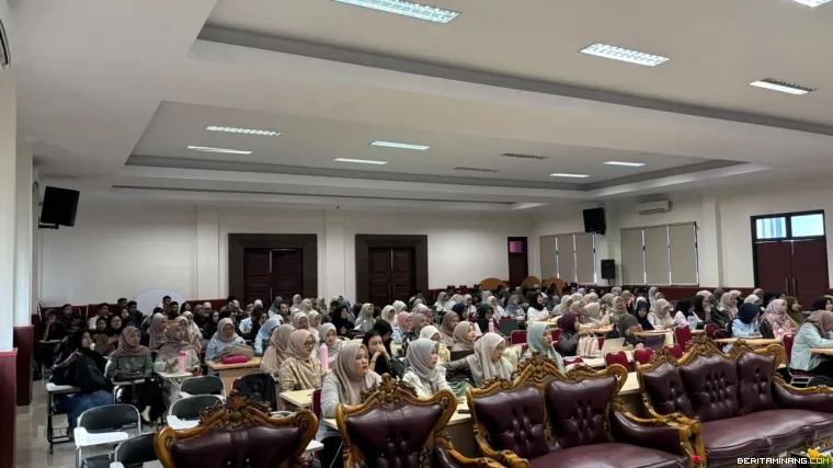 Peserta serius mengikuti kegiatan.