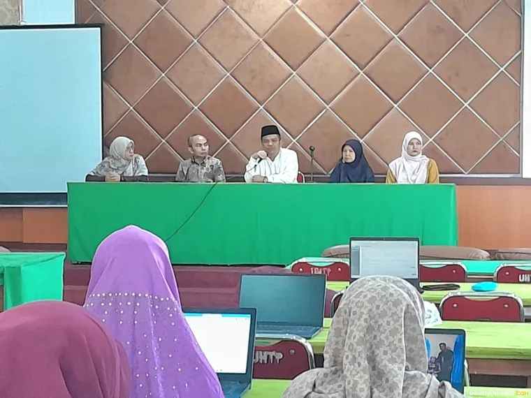 Dekan dan Kaprodi pada kegiatan pembukaan.