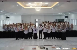 Suasana Sosialisasi Disiplin dan Kinerja ASN yang dirangkaikan dengan penyerahan perpanjangan Perjanjian Kerja PPPK, Rabu (1/7/2026), di Hall Balai Kota Padang Panjang. Foto: Kominfo Padang Panjang