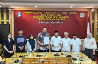 Penandatanganan Naskah Kerja Sama FBS UNP dan BDI Padang bertempat di Ruang Sidang Dekanat  Kampus FBS UNP Air Tawar Padang pada Senin (6/7) pagi.