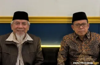 Ketua PWNU Sumbar, Prof. H. Ganefri, Ph.D (kanan) bersama Ketua Perti Sumbar, Afrizal Motwa. Foto: Ist.