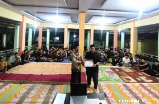 Suasana seminar yang bertema Mengokohkan Peran Santri Dalam Menyongsong Generasi Emas Indonesia 20245 di Pondok Pesantren Madinatul Ilmi Nurul Ikhlas (PPMINI) Lubuak Aro, Tandikek Padang Pariaman. Foto: AJ