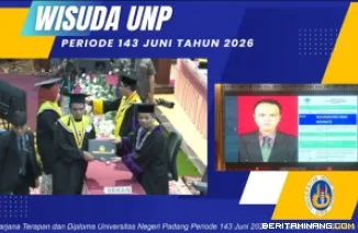 Muhamad Rafi Iman Widyanto, mahasiswa disabilitas dari Program Studi Pendidikan Sendratasik FBS UNP. Foto MR