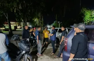 Tim Unit Reaksi Cepat (URC) Satreskrim Polres Pasaman Barat berhasil mengamankan tiga orang laki-laki yang diduga sebagai pelaku tindak pidana pengeroyokan. (30/6).