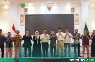 Suasana temu ramah dan silaturahmi bersama para narasumber Seminar Internasional Refleksi Satu Abad Gempa Kota Padang Panjang di Pendopo Rumah Dinas Wali Kota, Ahad (28/6/2026) malam. Foto:Kominfo Padang Panjang