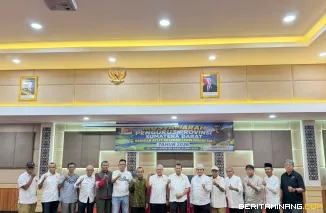 Prof. Ganefri, Ph.D. bersama pengurus lainnya dalam Musyawarah Provinsi (Musprov) Barisan Atlet Veteran Tenis Indonesia (BAVETI) Provinsi Sumatera Barat. Foto:Humas BAVETI