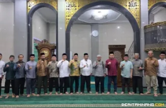 Kegiatan Subuh Mubarak yang dilaksanakan pada Jumat (10/7) bertempat di Masjid Raya Al-Azhar Kampus UNP Air Tawar Padang. Foto ET.