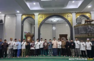 Kegiatan Subuh Mubarak yang dilaksanakan pada Jumat (17/7) bertempat di Masjid Raya Al-Azhar Kampus UNP Air Tawar Padang. Foto ET.