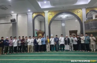 Kegiatan Subuh Mubarak yang dilaksanakan pada Jumat (3/7) bertempat di Masjid Raya Al-Azhar Kampus UNP Air Tawar Padang. Foto ET.