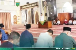Suasana Tablig Akbar menyambut Tahun Baru Islam 1 Muharram 1448 Hijriah/2026 Masehi yang digelar di Masjid Agung Manarul 'Ilmi Islamic Centre, Senin (15/6/2026). Foto: Kominfo Padang Panjang