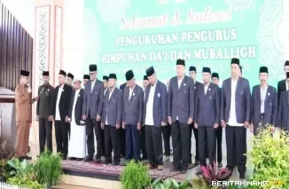 Wawako Ibnu Asis mengukuhkan pengurus   Himpunan Da'i dan Muballigh Kota Bukittinggi masa bakhti 2026-2030 di Aula Istana Bung Hatta, Selasa, (30/06)