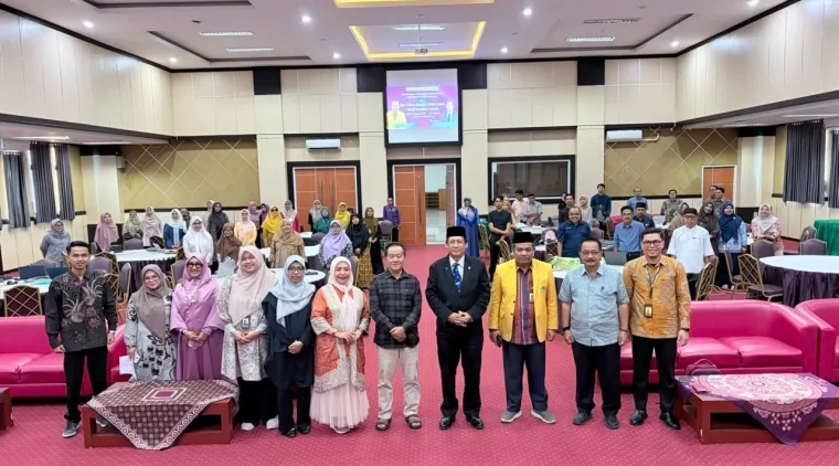 Fakultas Bahasa dan Seni (FBS) Universitas Negeri Padang menggelar kegiatan pelatihan bertajuk Kiat Sukses Menulis Artikel untuk Jurnal Terindeks Scopus pada Kamis (20/8) di Auditorium Lantai 4 FBS UNP.