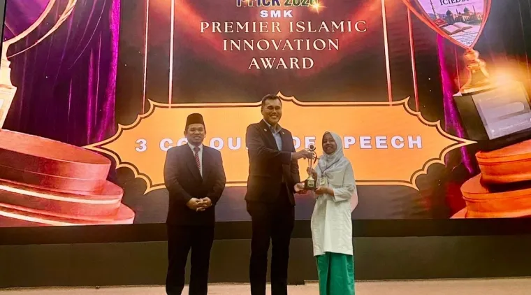 Nayla Syauqina Aufa, siswi kelas IX MTs DMP Diniyah Putri Padang Panjang, berhasil meraih Gold Medal dalam ajang Innovation, Fun Learning & Creative Research (I-FICR) 2026.