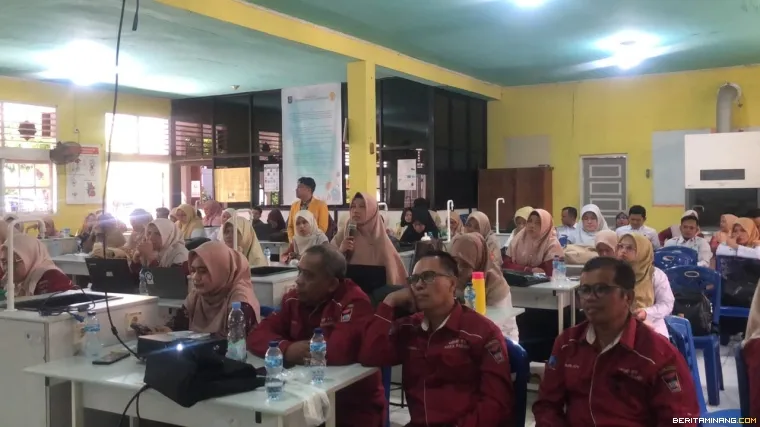 Peserta serius mengikuti kegiatan.