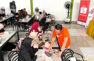 Shopee Indonesia dan Kemenkraf/Bekraf RI membekali peserta dengan materi praktis, mulai dari cara membuka mengelola toko di marketplace, bergabung sebagai merchant ShopeeFood, hingga menjadi Shopee Affiliate. (HUMAS)